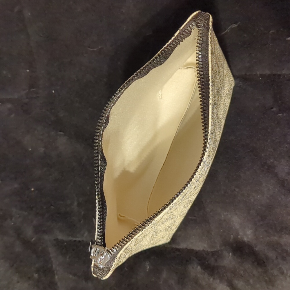 Cosmetic pouch - Picture 2 of 2